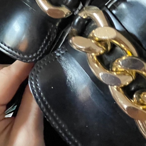 Guess 6.5 Black and Gold Chain loafers - Picture 5 of 6